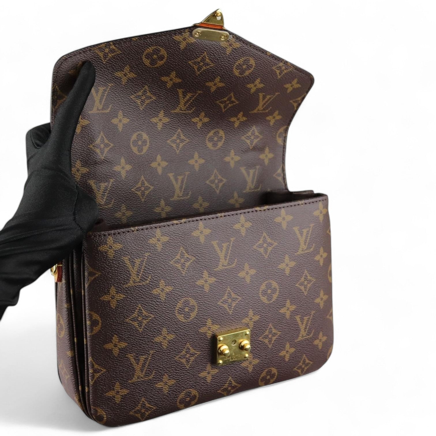 Louis Vuitton Pochette Metis Monogram Brown Gold Tone Hardware