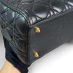 将图片加载到图库查看器，Christian Dior Lady Dior Medium Black Quilted Lambskin Gold-tone Hardware
