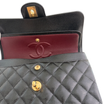 Charger l&#39;image dans la galerie, Close-up of a Chanel handbag with quilted design and gold hardware.
