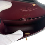 Charger l&#39;image dans la galerie, Close-up of a Chanel handbag with visible logo and gold hardware.
