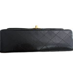 Charger l&#39;image dans la galerie, Black quilted handbag with gold clasp on a white background
