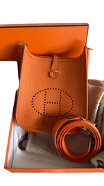 将图片加载到图库查看器，Hermès Evelyne TPM – Orange Clemence Leather Gold-tone Hardware
