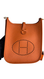 将图片加载到图库查看器，Hermès Evelyne TPM – Orange Clemence Leather Gold-tone Hardware
