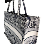 Charger l'image dans la galerie, Dior Medium Book Tote – Black &amp; White Toile de Jouy

