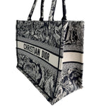 Charger l'image dans la galerie, Dior Medium Book Tote – Black &amp; White Toile de Jouy
