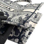 Charger l'image dans la galerie, Dior Medium Book Tote – Black &amp; White Toile de Jouy
