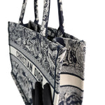 Charger l'image dans la galerie, Dior Medium Book Tote – Black &amp; White Toile de Jouy

