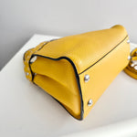 将图片加载到图库查看器，Yellow handbag with silver studs on a white surface
