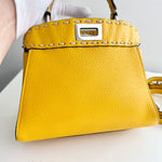 将图片加载到图库查看器，Yellow handbag with a silver clasp on a light background
