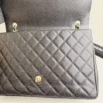 将图片加载到图库查看器，Quilted gray handbag with gold hardware on a light background
