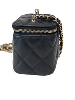 将图片加载到图库查看器，Black quilted handbag with gold chain strap on a white background
