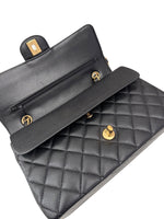 将图片加载到图库查看器，Black quilted handbag with gold hardware on a white background
