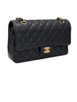 将图片加载到图库查看器，Black quilted handbag with gold hardware on a white background
