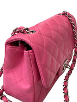 将图片加载到图库查看器，Pink quilted handbag with a chain strap on a white background
