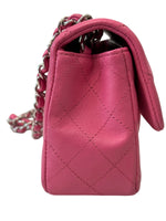 将图片加载到图库查看器，Pink quilted handbag with a chain strap on a white background
