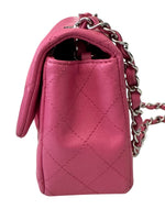 将图片加载到图库查看器，Pink quilted handbag with a chain strap on a white background
