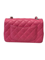 将图片加载到图库查看器，Pink quilted handbag on a white background
