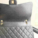 将图片加载到图库查看器，Gray quilted handbag with gold hardware on a light background
