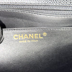 将图片加载到图库查看器，Close-up of a Chanel handbag with gold logo and &#39;Made in Italy&#39; text.
