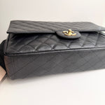 将图片加载到图库查看器，Black quilted handbag with gold clasp on a white background
