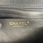 将图片加载到图库查看器，Close-up of a Chanel handbag with gold logo and &#39;Made in Italy&#39; text.
