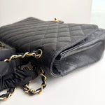将图片加载到图库查看器，Black quilted handbag with gold chain on a white background
