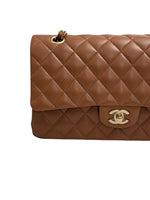 将图片加载到图库查看器，Brown quilted handbag with gold hardware on a white background
