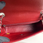 将图片加载到图库查看器，Close-up of a red leather handbag with a chain detail.
