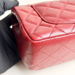 将图片加载到图库查看器，Close-up of a red quilted handbag on a white surface
