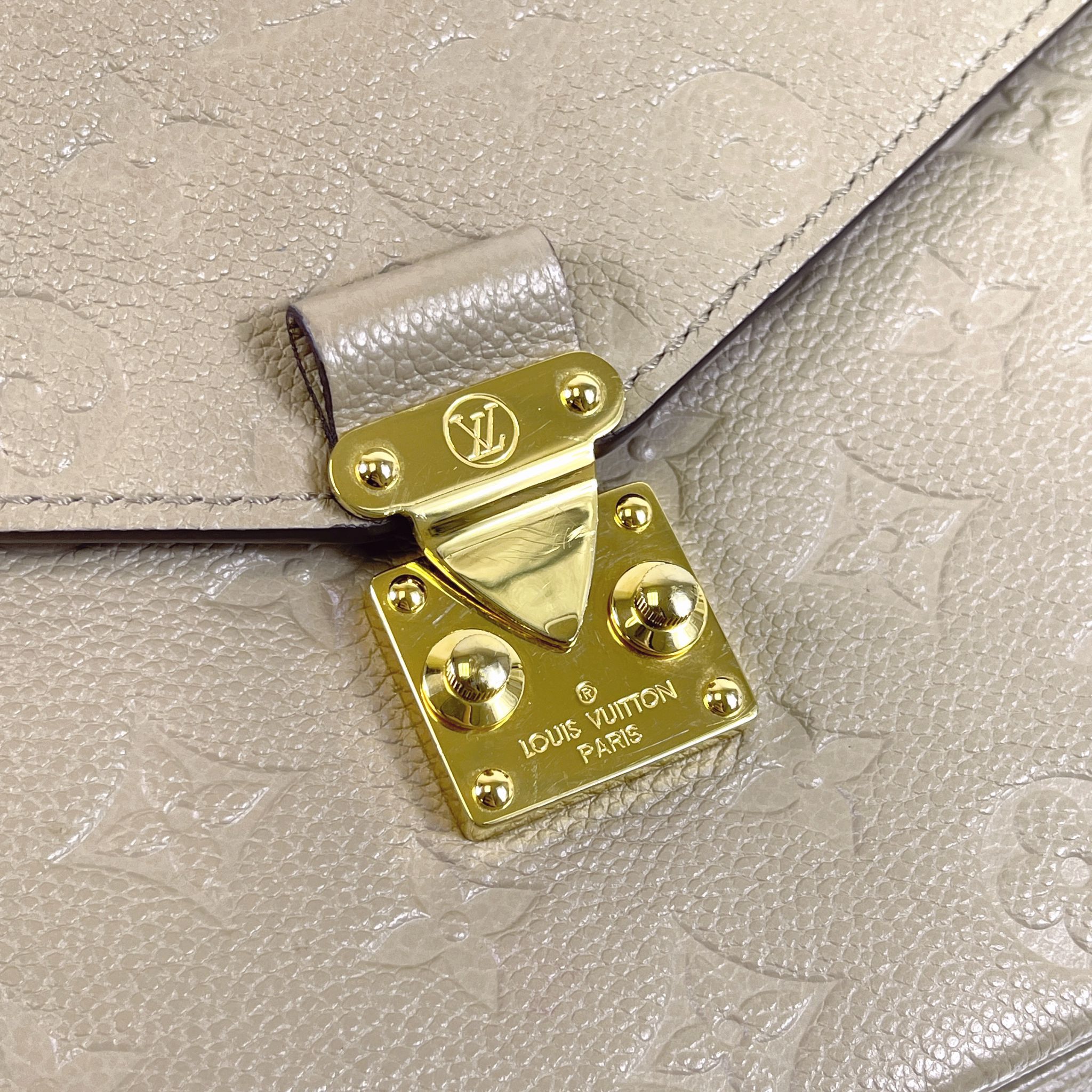 Louis Vuitton Pochette Metis