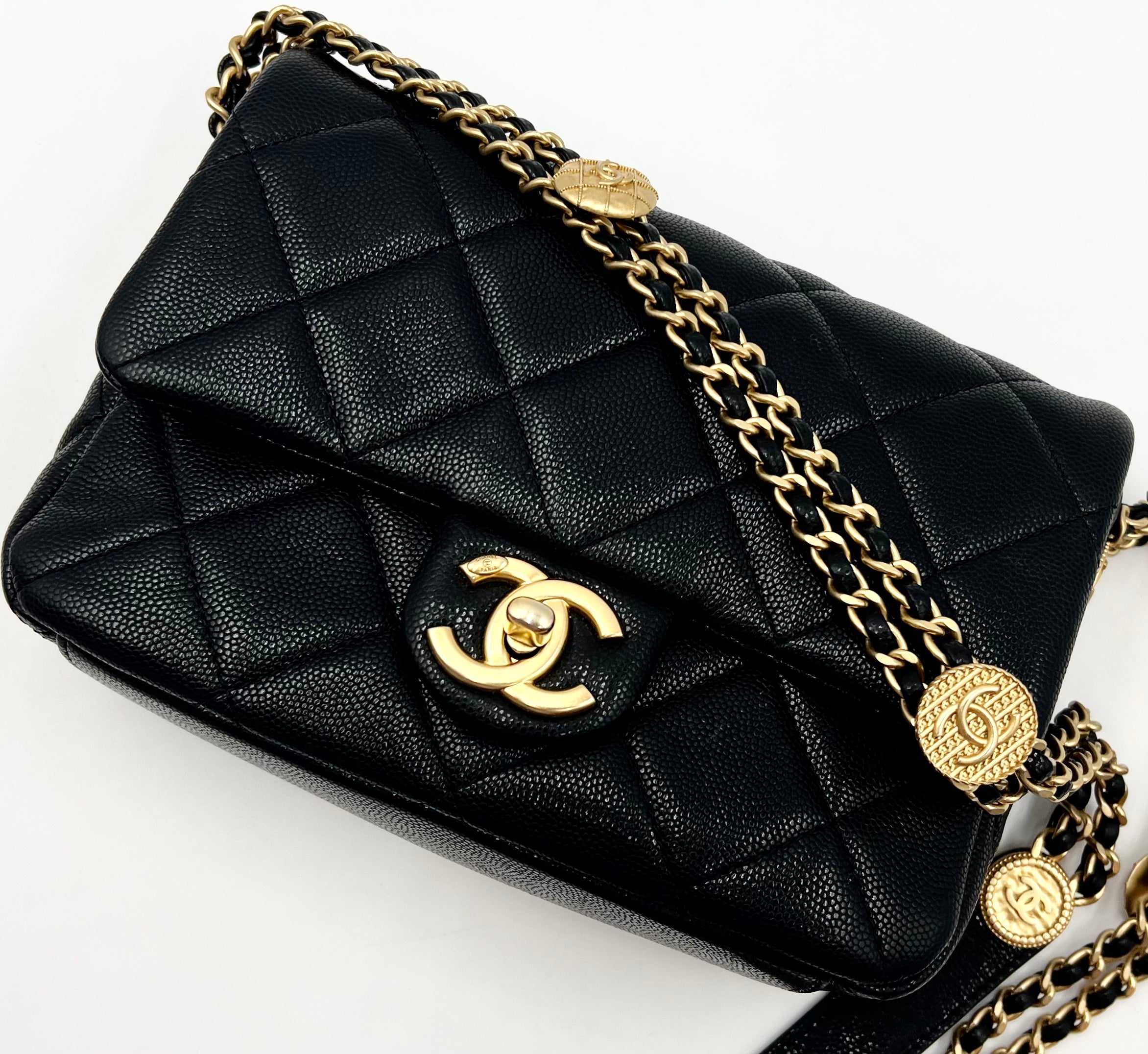 CHANEL MEDALLION MINI，转动你的按钮