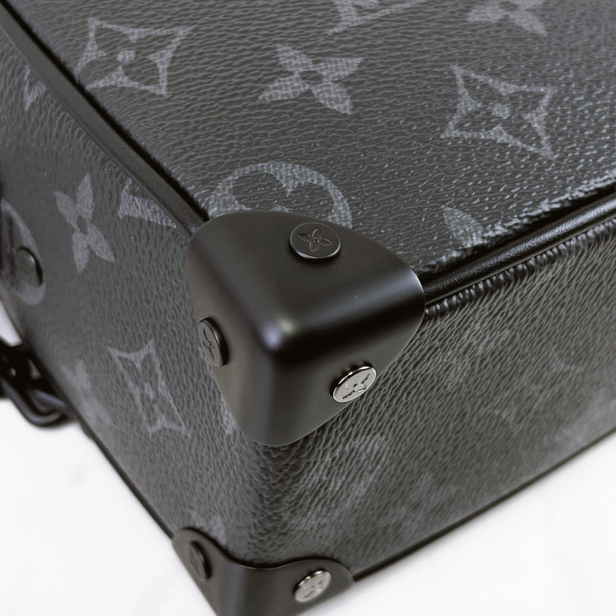 LV Soft Trunk Eclipse 花押字