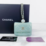 Charger l&#39;image dans la galerie, Chanel Pearl Card Wallet on Chain
