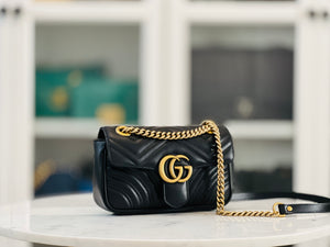 GUCCI MARMONT 马特拉斯迷你翻盖包