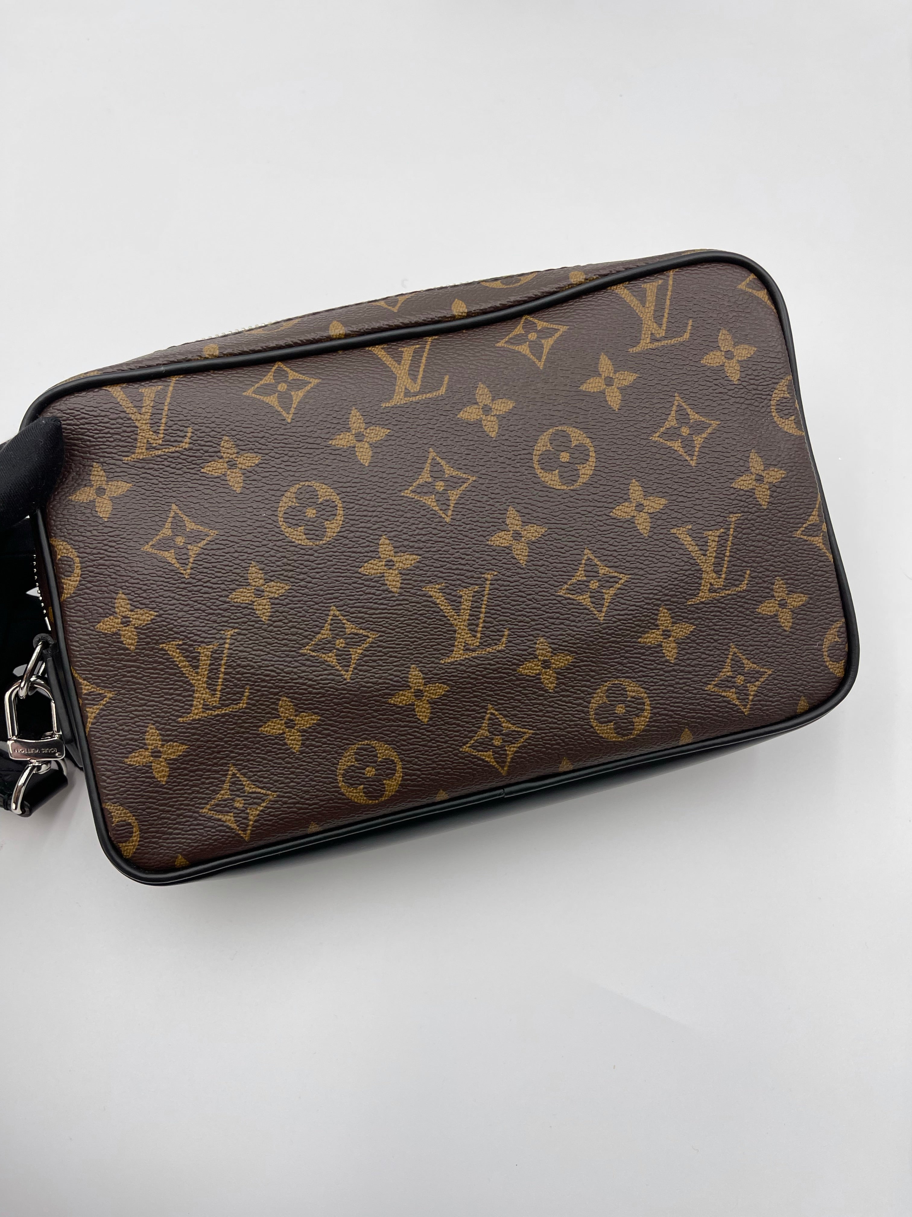 Louis vuitton kasai clutch