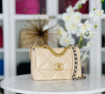 Load image into Gallery viewer, CHANEL19 Small 21S Beige
