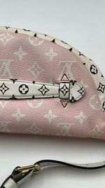 Load image into Gallery viewer, LOUIS VUITTON BUMBAG MONOGRAM GIANT
