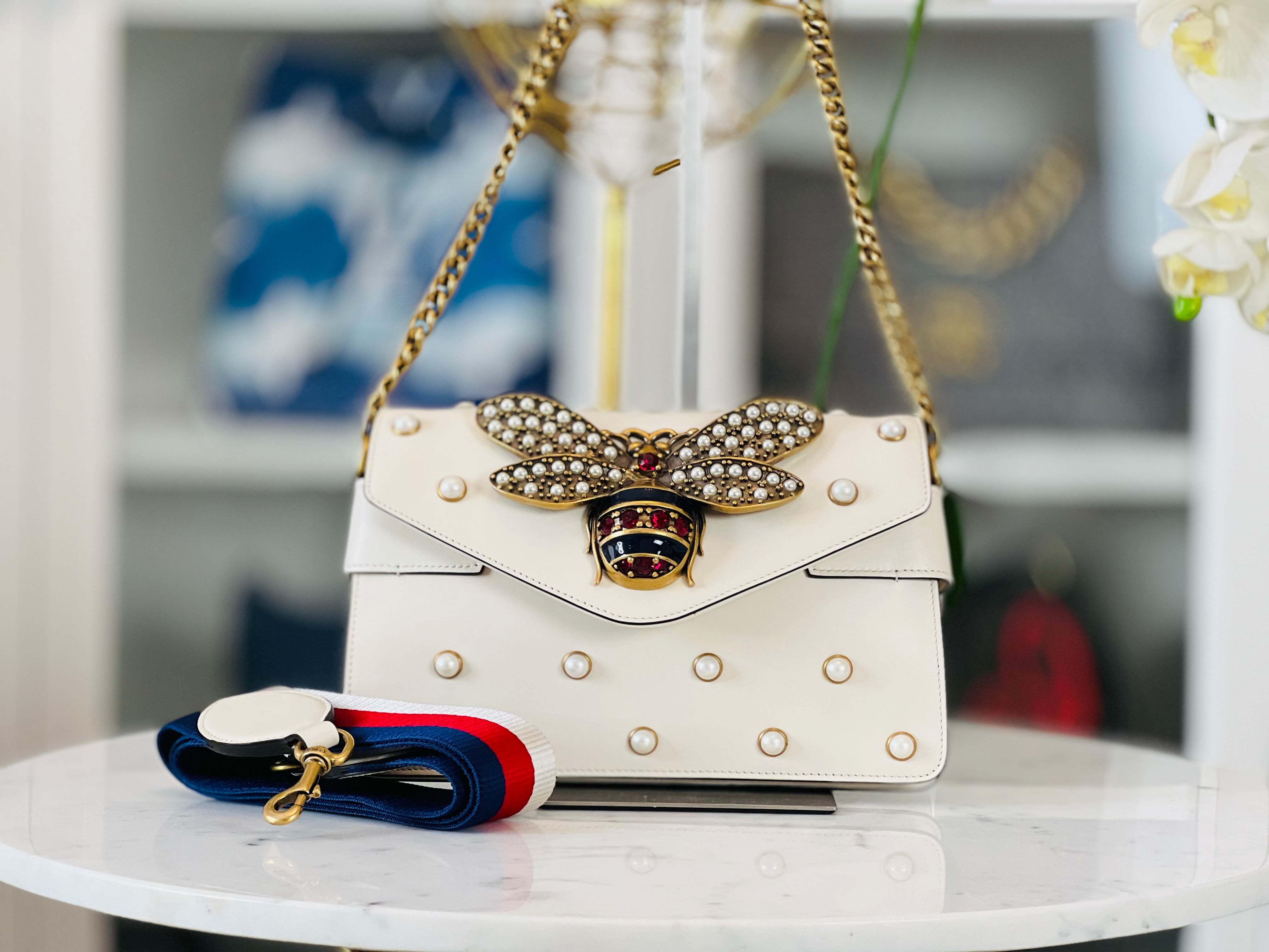 GUCCI Queen Margaret Embellished Bee pearl stud white flap crossbody bag  For Sale at 1stDibs