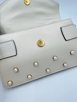 Charger l&#39;image dans la galerie, Gucci queen margaret bee pearl studded broadway flap bag
