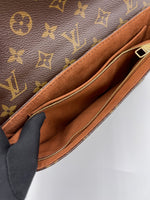 Load image into Gallery viewer, Louis vuitton saint placide
