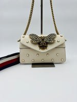 Charger l&#39;image dans la galerie, Gucci queen margaret bee pearl studded broadway flap bag
