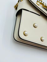 Charger l&#39;image dans la galerie, Gucci queen margaret bee pearl studded broadway flap bag
