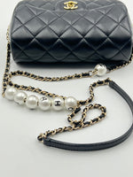 Charger l&#39;image dans la galerie, Chanel Pearl Logo - Small
