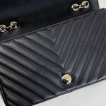 Charger l&#39;image dans la galerie, Chanel Statement Flap
