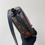 Charger l&#39;image dans la galerie, LOUIS VUITTON Asia-Exclusive Fall in Love Sac Coeur
