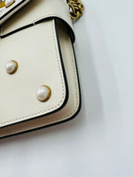 Charger l&#39;image dans la galerie, Gucci queen margaret bee pearl studded broadway flap bag
