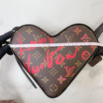 Charger l&#39;image dans la galerie, LOUIS VUITTON Asia-Exclusive Fall in Love Sac Coeur
