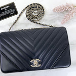 Charger l&#39;image dans la galerie, Chanel Statement Flap
