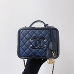 Charger l&#39;image dans la galerie, Chanel Vanity Case Filigree Medium
