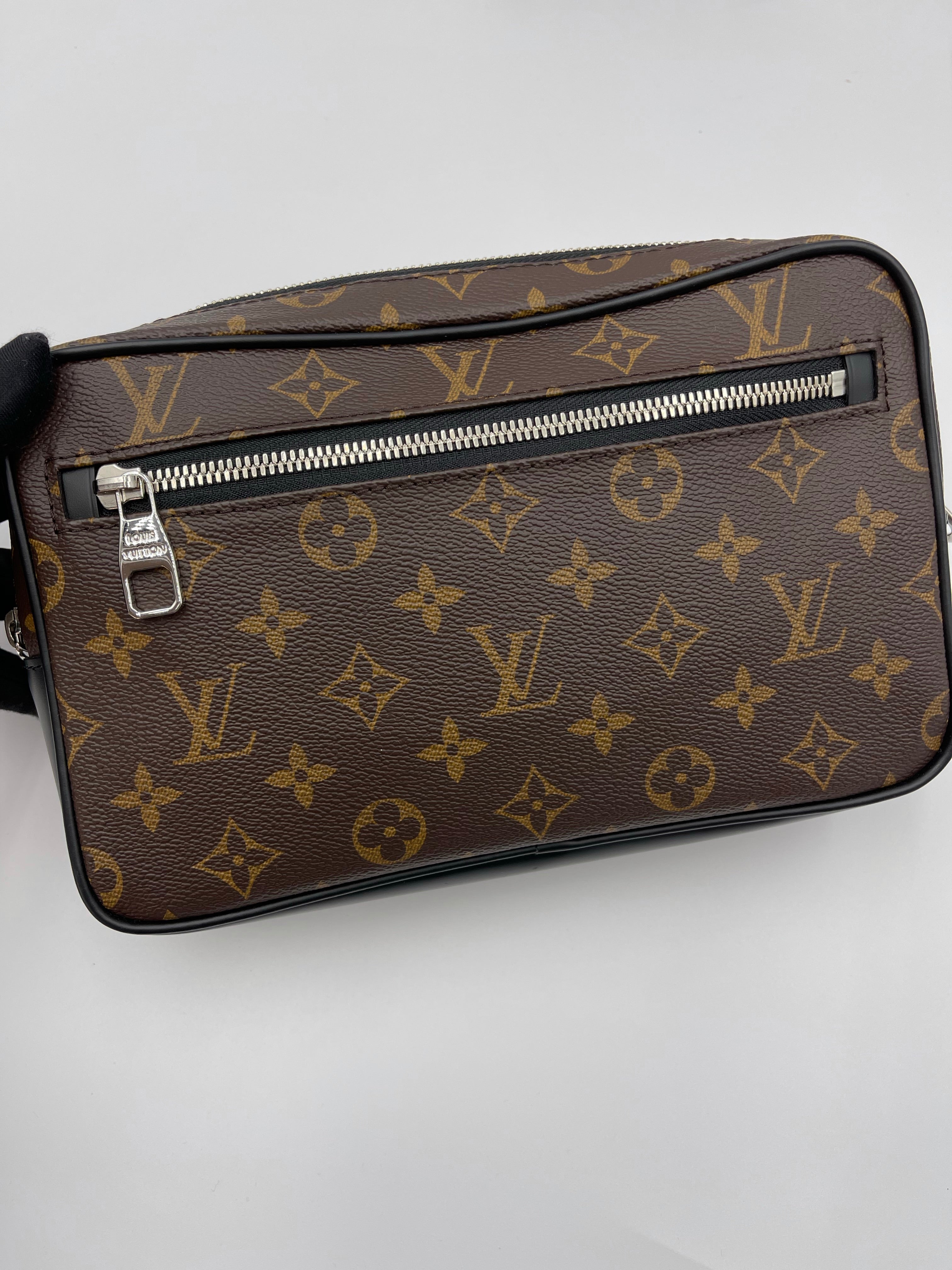 Louis vuitton kasai clutch